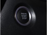 ブレーキを踏みながらボタンを押してエンジンスタート。スマートシステムのエンジン始動です。
