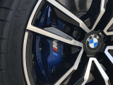 Mスポーツ・ブレーキ! Mのロゴがあしらわれたブルー色のMスポーツ・ブレーキはダイナミックなパフォーマンスに相応しい、優れた制動力を発揮します。