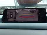 360度ビューモニターで車内から周囲の障害物を確認することができます!駐車場から出るときの左右の確認にも便利です♪