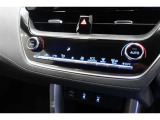 デュアルオートエアコンは運転席と助手席で温度を変えることができるので、熱い寒いでの争いは無くなります^^)これは便利!