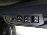 ■運転席ドアの操作しやすい位置にミラー操縦スイッチがついておりますので、ストレスなく自分のフィットする位置にセッティング頂けます。