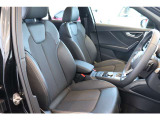 ●フロントシート『固めの座り心地でホールド性の高いフロントシート。最適なシートポジションと長距離でも疲れにくい設計になっています。』