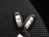 インテリジェントキー2本付き!キーをポケットやカバンに入れておくだけでドアの施錠・開錠やエンジンスタートの操作が簡単です!