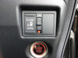 電動スライドドア装備!運転席よりボタン一つで開閉可能でございます。