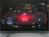 Digital Cockpit Pro 高解像度ディスプレイは速度計/メーターの表示に加えマップを表示することも出来ます。
