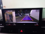 リヤビューカメラの映像には、駐車をアシストするガイドラインも表示されます