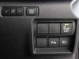 運転席のお膝元に各種スイッチが配置されております。