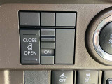 片側電動スライドドアのスイッチ付です。車内からもスイッチひとつで楽にドアの開閉が可能で