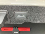 オートマチックテールゲート装備 ボタン一つでリアゲートの開閉が可能です。