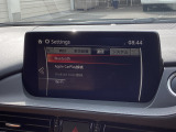 Apple Carplay・Android Autoでマツダ コネクト(コマンダーコントロール)でスマートフォンを操作して、通話、音楽を聴いたり、マップで目的地を調べることができます。