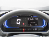 エコドライブ照明付きルミセントデジタルメーターを装備。エコドライブをドライバーにブルーランプやグリーンランプで知らせてくれます。