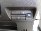 セーフティーシールドボタンは安全装置に関する操作ボタンです。アイドリングストップ解除ボタンも付いています。