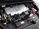 2ZR-FXE型 1.8L 直4 DOHCエンジンと1NM型 交流同期電動機のハイブリッドシステム搭載、FF駆動です。