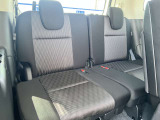 サードシートは、しっかりとした座面と背もたれによって、安定感のある空間でお過ごし頂けます!