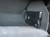 助手席のグローブボックス内に、ETC車載器を装備しています。