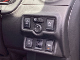 横滑りを防ぐVSAなどのスイッチは、運転席右側にあります。