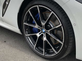 BMW純正20インチホイール。洗練されたデザインで、足元の個性を引き立てます。