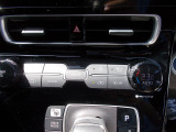 車内を快適温度に保ってくれるオートエアコン装着車。