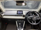 運転席は運転に集中出来るようなデザインになっており、操作のボタンも押しやすい位置にあります。