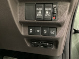 両側電動スライドドアは運転席から操作ができるよう、操作スイッチが付いています。Hondaセンシング用のVSA解除とレーンキープアシストシステムなどのメインスイッチも装備しています。