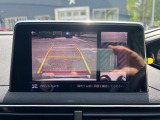 視認性の良いバックカメラは難しい駐車も簡単になるようサポートします。