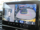 全方位カメラ 前後左右の4つのカメラで車の周囲を映し出して、安全運転、車庫入れをサポートします。 スイッチ操作により映し出す画像を切り替えられます。