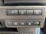 運転席側のスイッチです。オートホールドやドライブモード切り替えのスイッチなどの便利な機能がお使いいただけます。