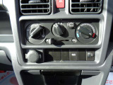 エアコン付き、4WDの切り替えボタンもあります。