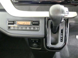 オートエアコンは、常にお好みの温度に調整ができ車内を快適な空間に保ってくれます。