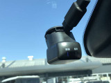 ドライブレコーダー、前方向後方カメラで映像を記録します。ナビの画面で映像が確認できます。