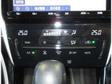 タッチ&スライドでスマートにコントロールできる、左右独立コントロールフルオートエアコンです。