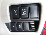 アイドリングストップ付きで低燃費 (アイドリングストップキャンセルスイッチ付き)運転席スイッチで助手席がスライドドアの開閉が可能