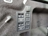 [電動調節機能付きリアシート&サードシート]トランクからでも後部座席を動かすことにできる、電動調節シートとなっております!