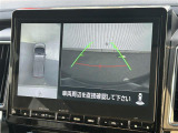 【マルチアラウンドモニター】まるでクルマを真上から見下ろしたかのような視点で駐車をサポートします!クルマの斜め後ろや真横など、前後左右の4つのカメラの映像が合成されて、モニターに映し出されます。