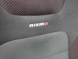 NISMO専用スエード調スポーツシート(nismoロゴ入り、レッドステッチ付)&ドアトリムクロス