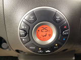 オートエアコンは、温度や風量を自動で調整してくれるため、運転に集中でき、疲労軽減にもつながります。また、車内の温度を一定に保つことで、結露やカビの発生を防ぐ効果もあります。