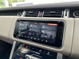 【アンドロイド・アップルカープレイ】ご自身のスマートフォンを車に接続して、インフォテイメントシステムをモニターに表示することができます。