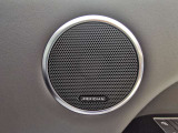 【MERIDIANサウンドシステム】標準の英国の歴史あるオーディオブランド「MERIDIAN」の音響システムを搭載。車内音響を臨場感豊かに、いつものドライブを「想い出」に変えてくれます。