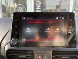 Apple CarPlay/Android Autoにも対応する8インチのタッチスクリーンが付いています 車両設定はこの画面で行います