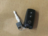 ドアの施錠・解錠はボタンを押すだけで簡単に行えます。