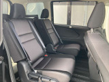 ◆後部座席◆後席も大人の方でもゆったり乗れるスペースを確保。足元も深くシートのクッションも柔らかくロングドライブの疲労を軽減してくれます。