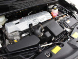 2ZR-FXE型 1.8L 直4 DOHCエンジンと5JM型 交流同期電動機のハイブリッドシステム搭載、FF駆動です。