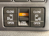 【問合せ:0749-27-4907】【両側パワースライドドア】スマートキーや運転席のスイッチで後席両側スライドドアの開閉が可能♪電動だから力を入れてドアを開ける必要が無く、小さなお子様でも簡単開閉