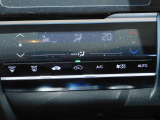 エアコンの操作パネルはタッチパネル式です。オート機能が付いておりますので、車内はいつも快適です!