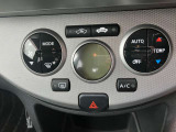 操作の楽なオートエアコン。車内の温度を快適にしてくれます!