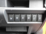 アイドリングストップやセフティサポートのスイッチ類です。フォグランプやシートヒーターのスイッチも並んでいます。