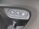 運転席には、調節位置を登録・呼び出しできるメモリー機能付き。運転を交代した際などに便利です。