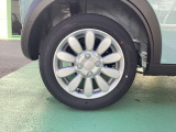 タイヤのホイールは、お花をイメージしたデザインです♪