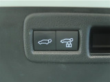 パワーバックドアが装備されています。スマートキーや運転席から操作することもできますよ!