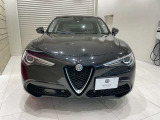フロントグリルのトライロープ(三つ葉)は、Alfa Romeoの伝統的なデザインです。
